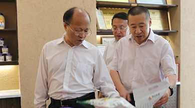 內(nèi)蒙古自治區(qū)政協(xié)黨組書記、主席李秀領(lǐng)考察、調(diào)研我公司